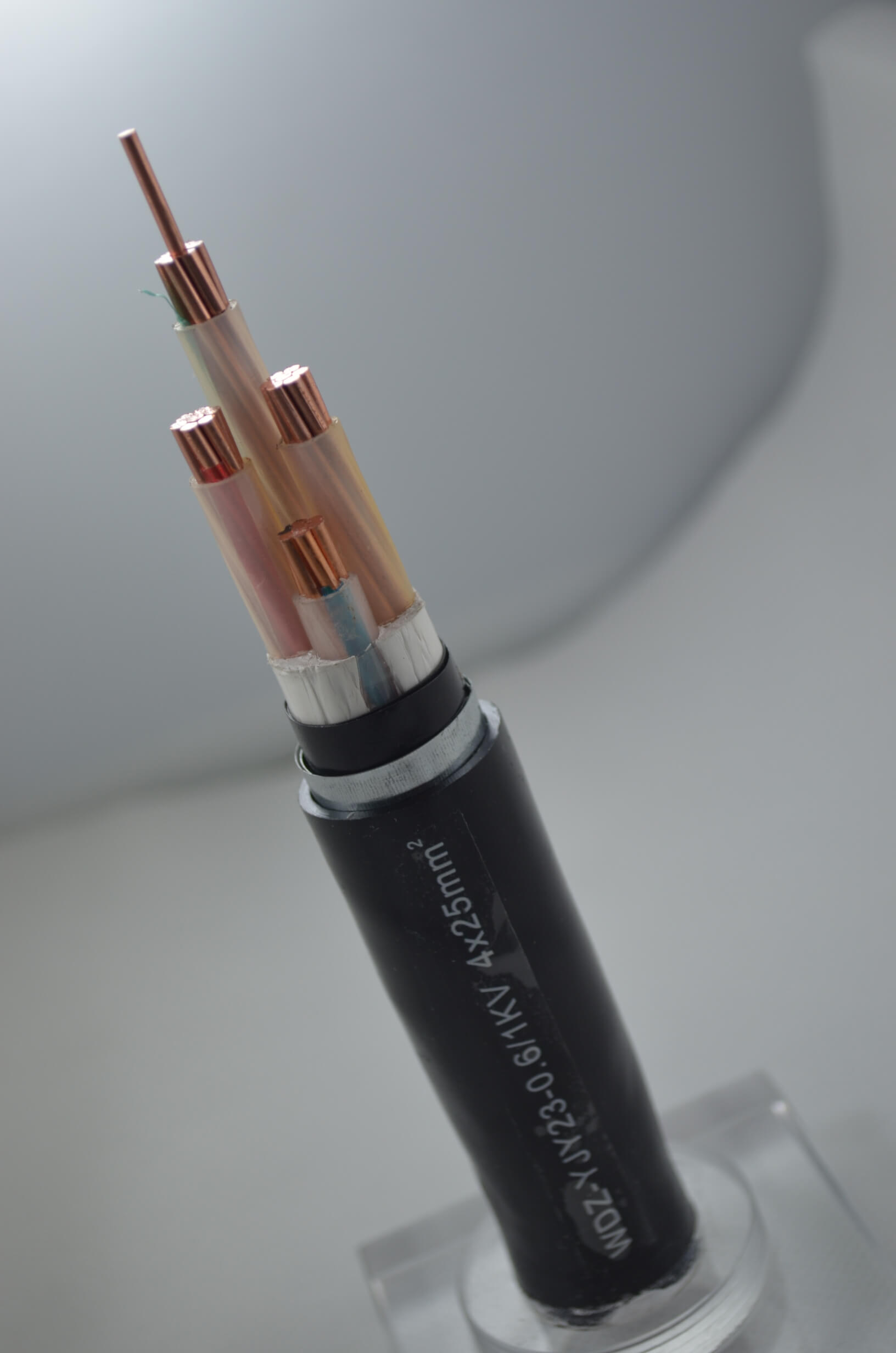 0,6/1KV 4 núcleos 25mm2 cobre XLPE aislado subterráneo PVC revestido 25 mm2 SWA STA cable de alimentación eléctrica blindado